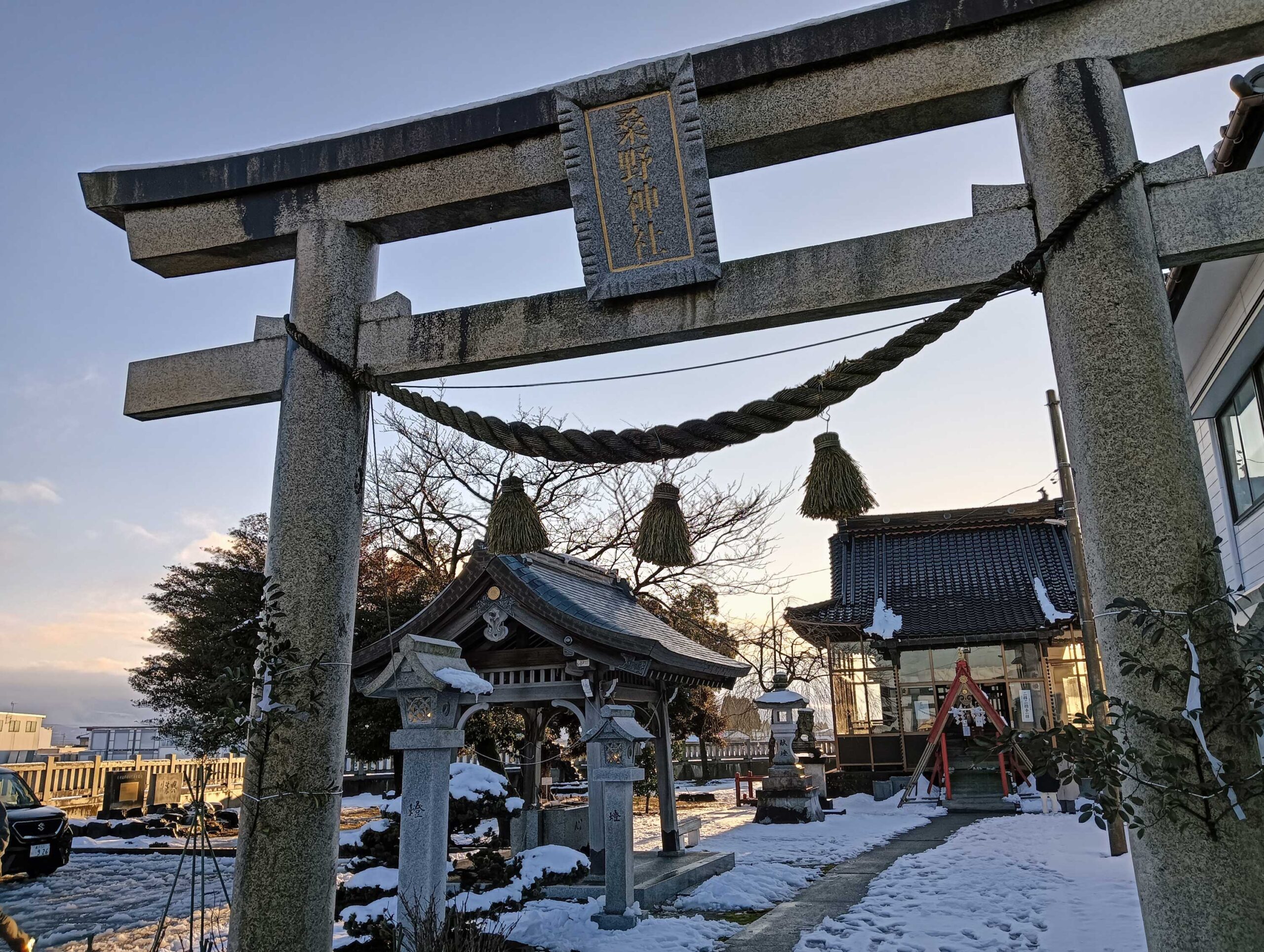 初詣は、ヘビ年にちなんで白蛇伝説が残るの「桑野神社」へ