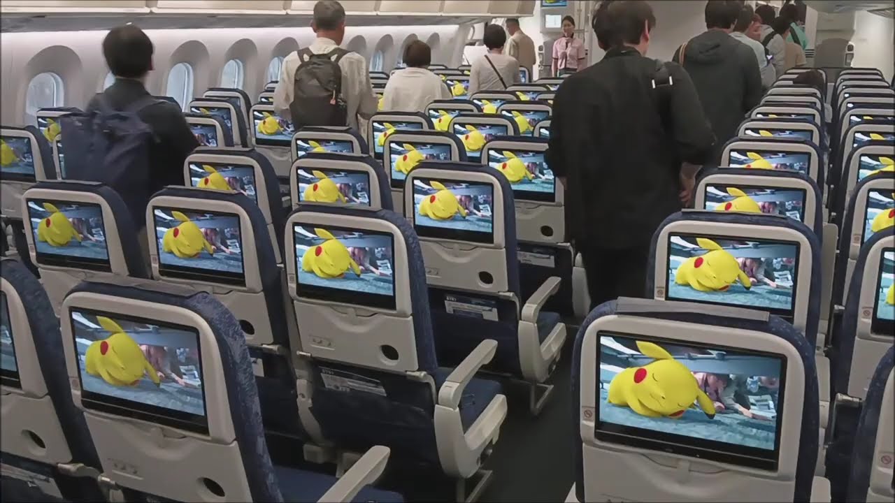 ANAの飛行機は、JTAと違い　一人一台テレビ付き