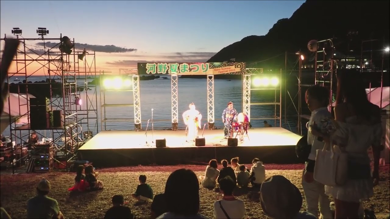 花火の前のステージショー　沖縄感満載