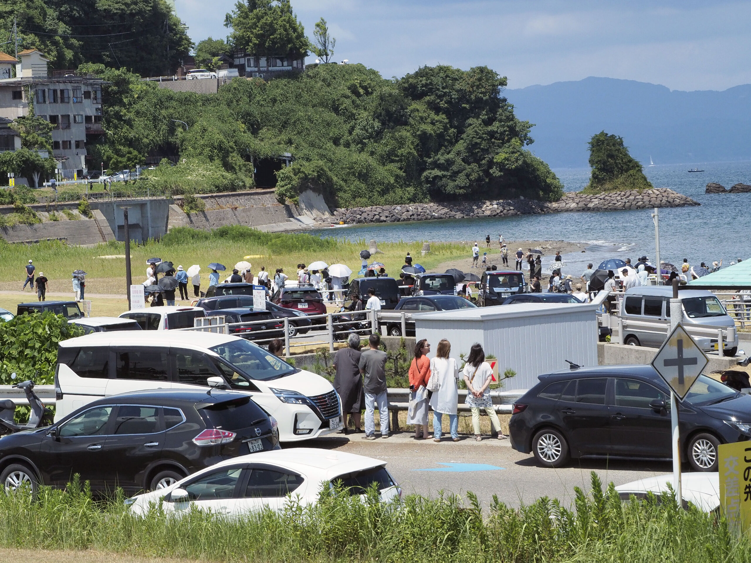 伏木国分海岸一年で一番人がいる。ブルーインパルス人気は凄い！