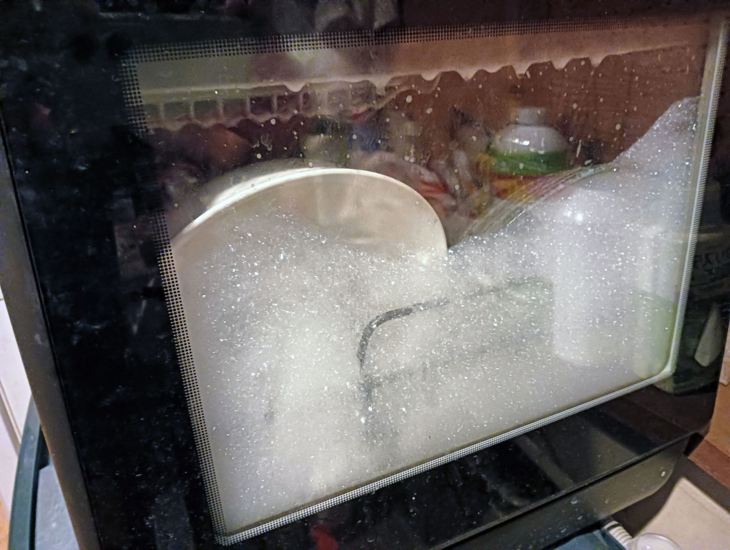 全自動食洗器用洗剤がなくなってしまった。普通の食器用の洗剤を入れてみた。
