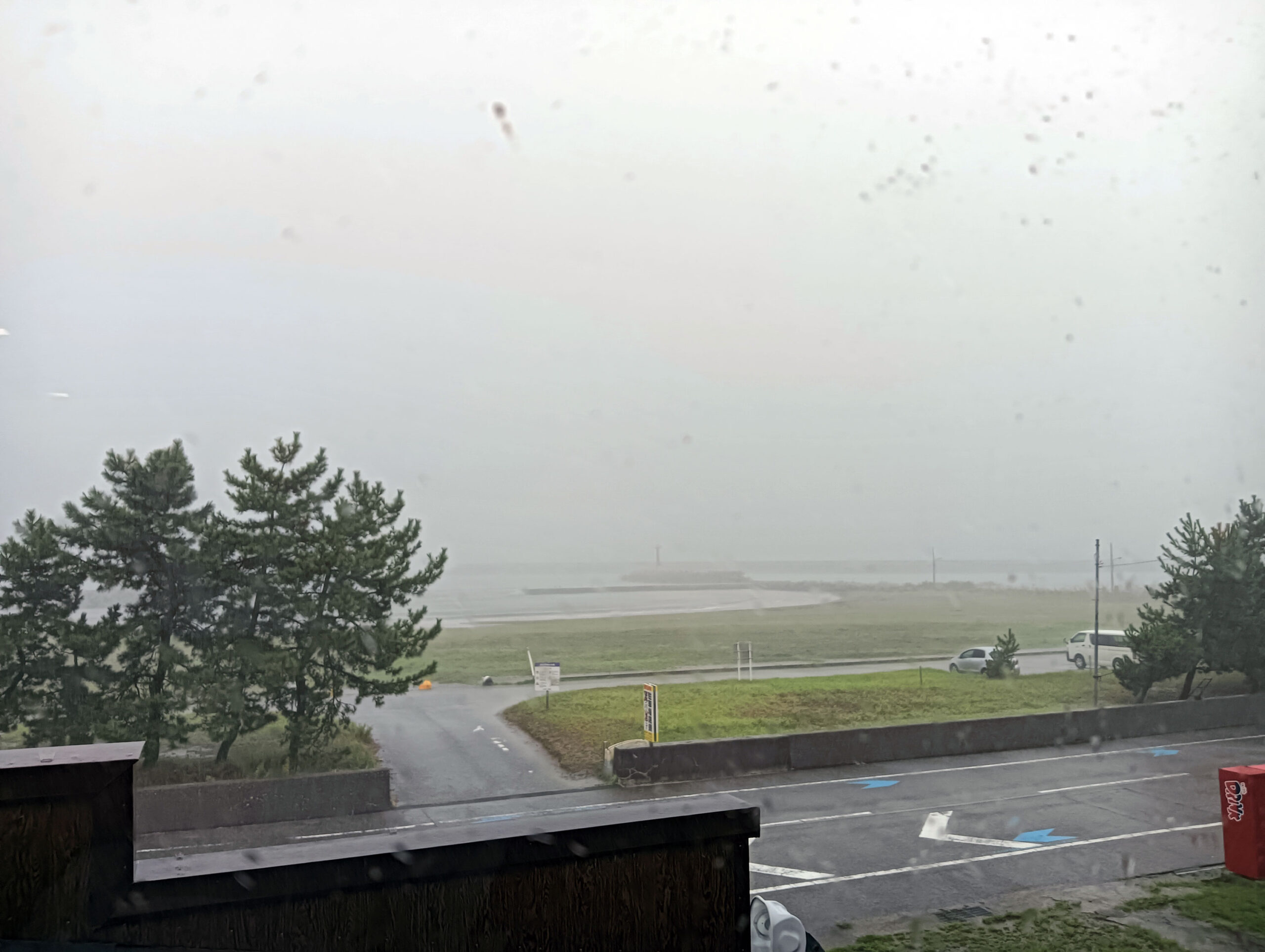 高岡伏木国分13時　バケツをひっくり返したくらいの雨