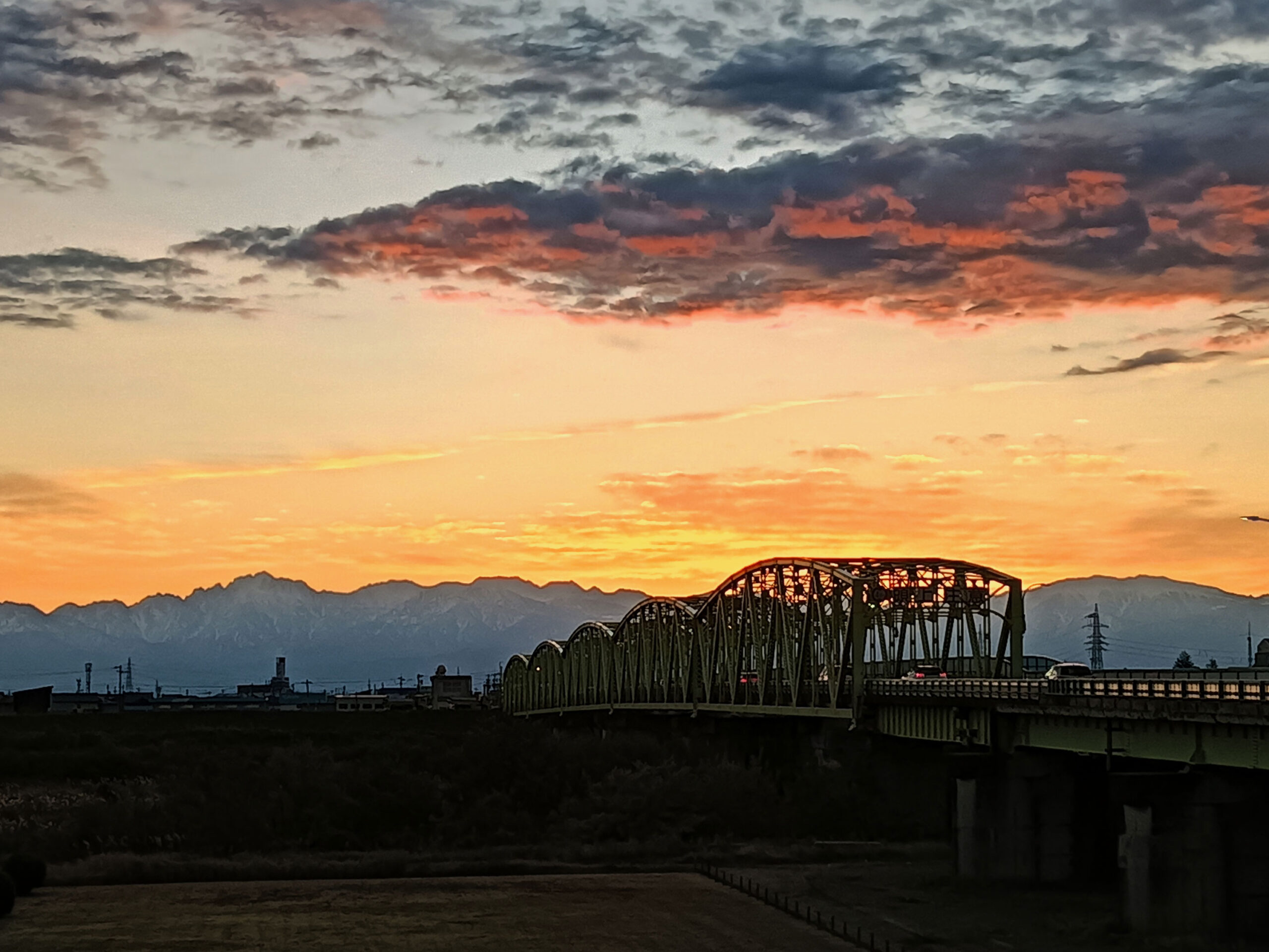越前ダイビングツアー出発　庄川沿いの朝日