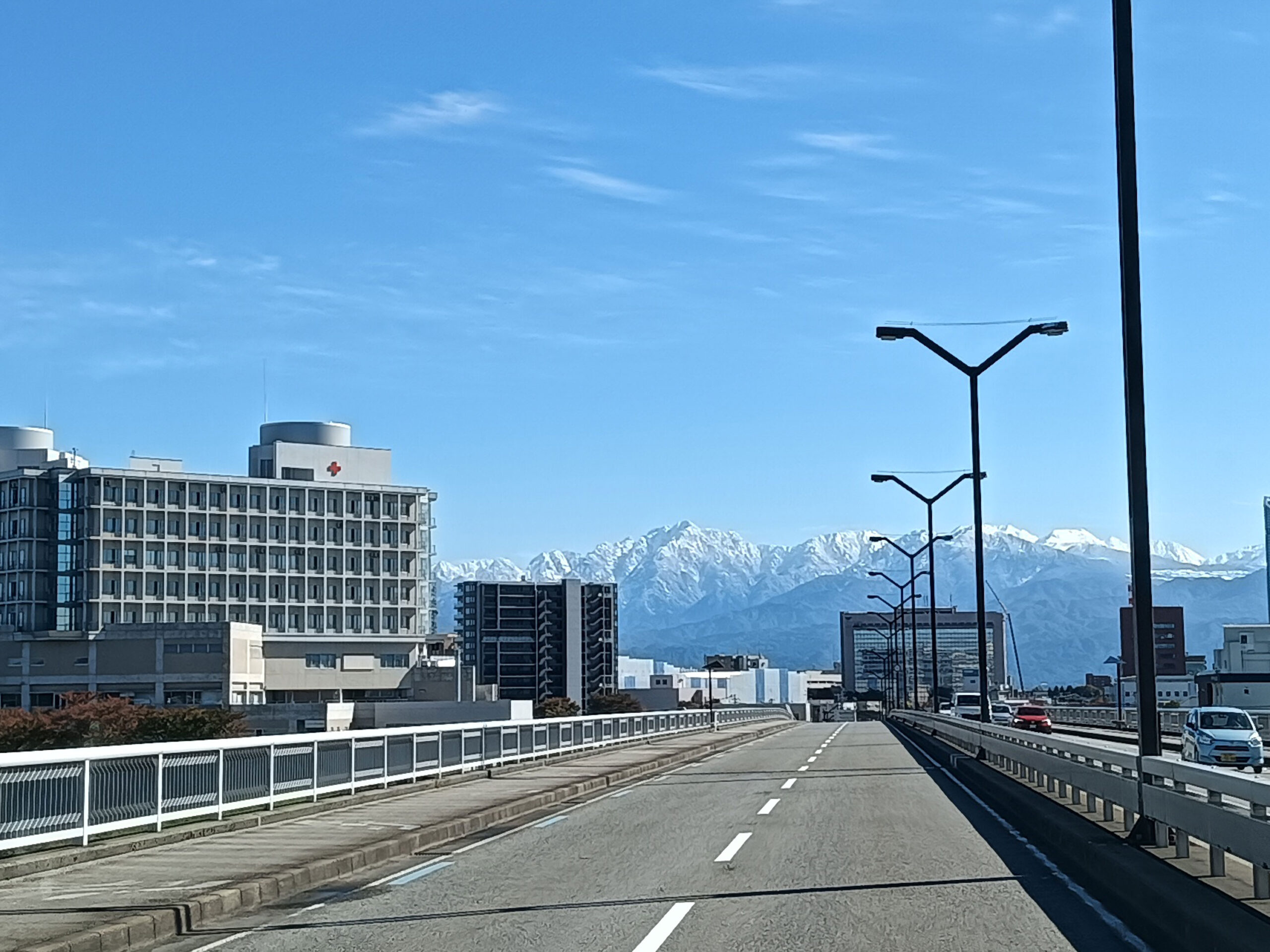 久しぶり！立山連峰が一望　今日の朝は、寒かった　立山も白い